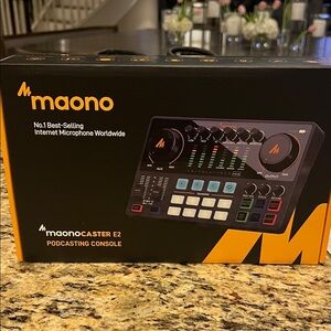 Maonocaster E2 Podcasting Console - NEW IN BOX